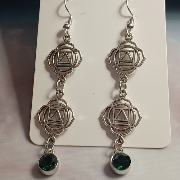 NWT HANDMADE CELTIC WARRIOR PRINCESS GREEN CRYSTAL EARRINGS - Picture 1 of 1